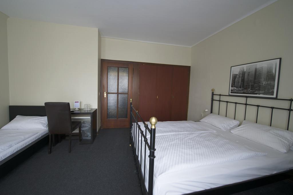 Hotel Continental Saarbruecken Room photo