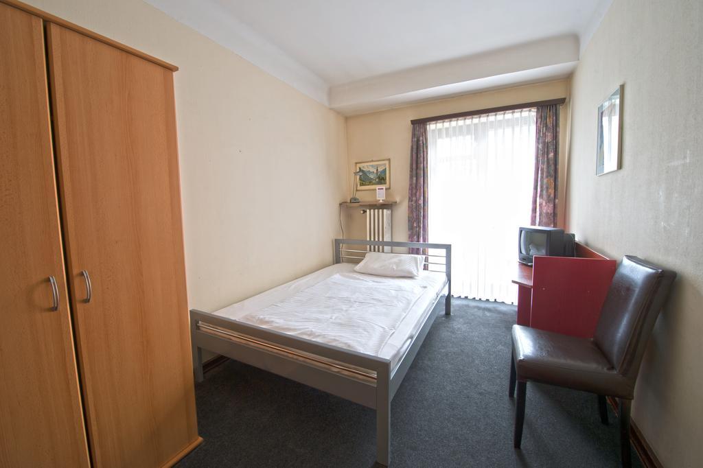 Hotel Continental Saarbruecken Room photo